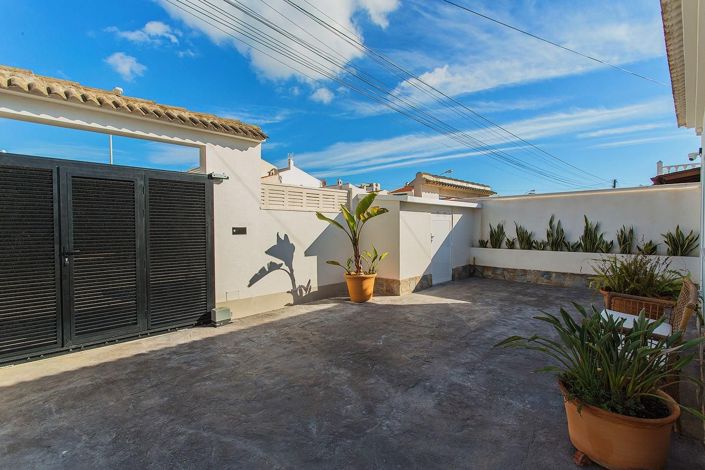 Image No.46-2 Bed House for sale