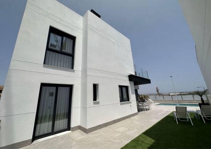 Image No.2-3 Bed Villa for sale