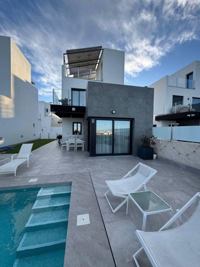 Image No.8-3 Bed Villa for sale