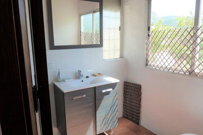 Image No.11-4 Bed Townhouse for sale