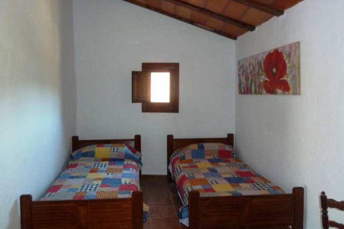 Image No.12-4 Bed Townhouse for sale