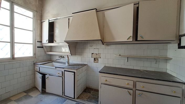 Image No.10-10 Bed Apartment for sale