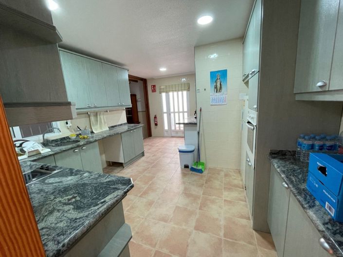 Image No.12-6 Bed Villa for sale