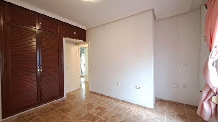 Image No.23-5 Bed Apartment for sale