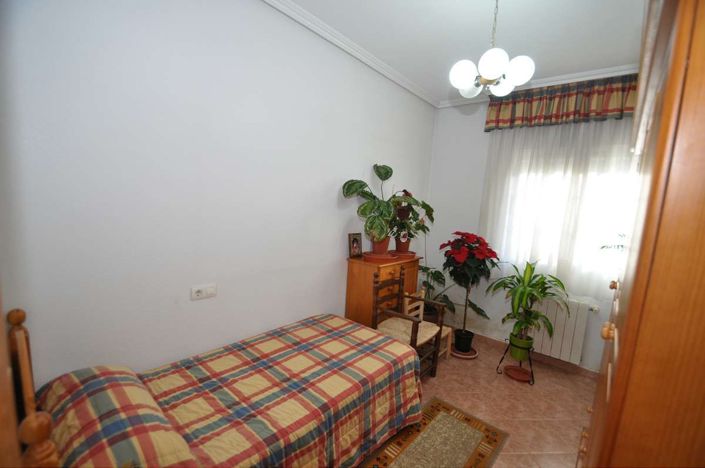 Image No.11-4 Bed House for sale