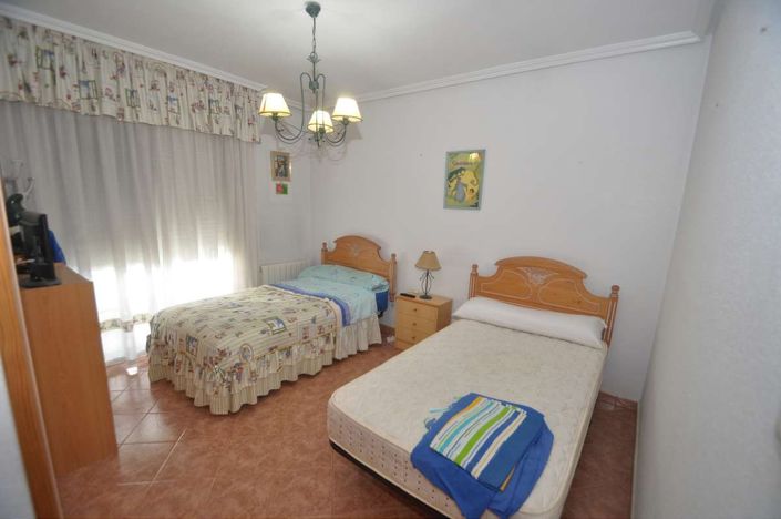 Image No.13-4 Bed House for sale