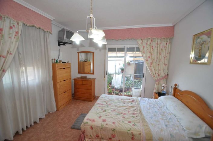 Image No.14-4 Bed House for sale