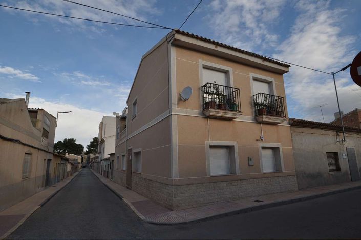 Image No.2-4 Bed House for sale