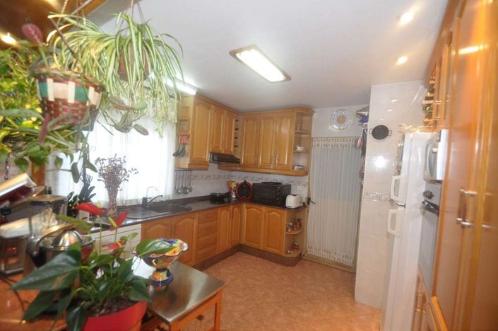 Image No.8-4 Bed House for sale
