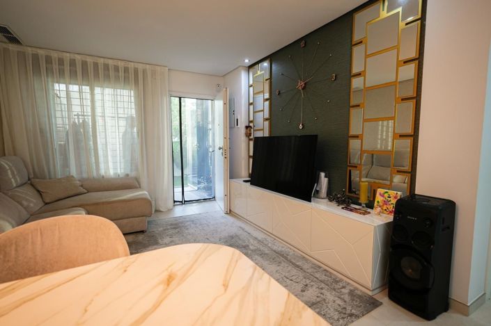 Image No.15-3 Bed House for sale