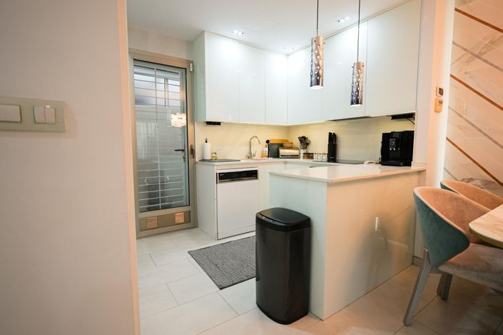 Image No.18-3 Bed House for sale