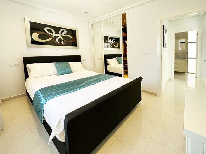 Image No.10-4 Bed Villa for sale