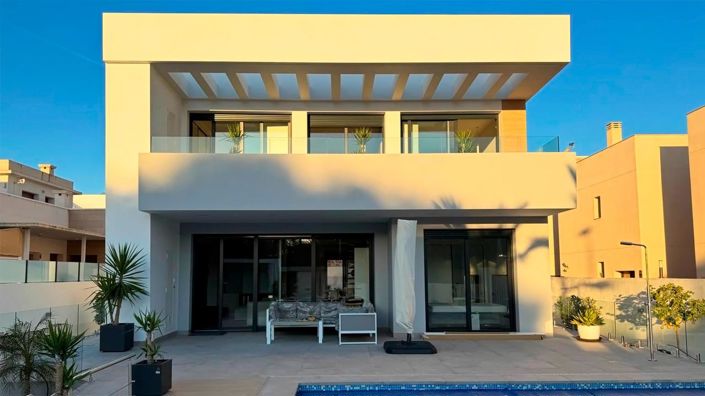 Image No.3-4 Bed Villa for sale