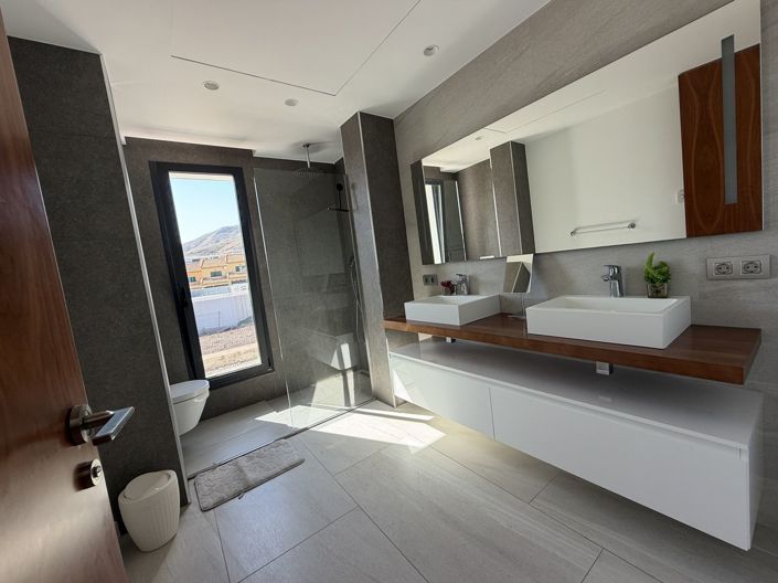 Image No.19-4 Bed Villa for sale