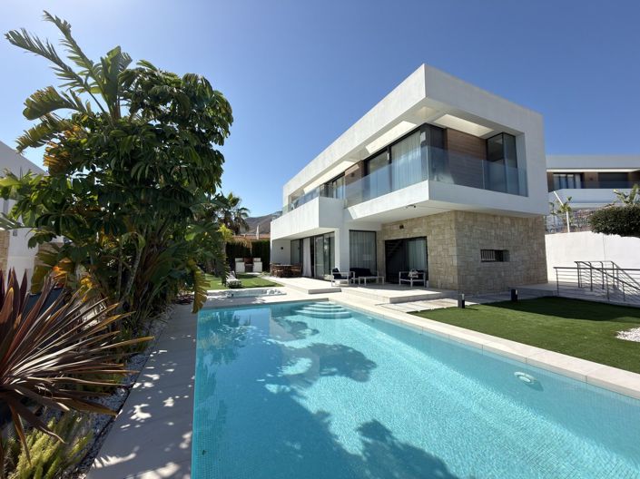 Image No.2-4 Bed Villa for sale