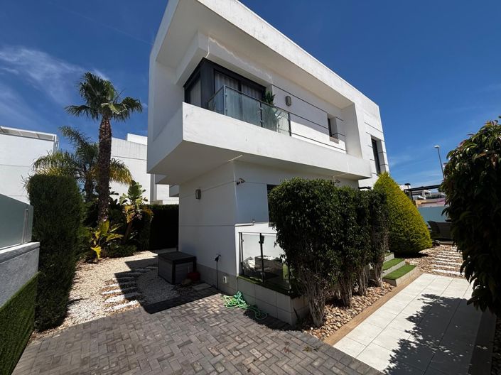 Image No.18-4 Bed Villa for sale
