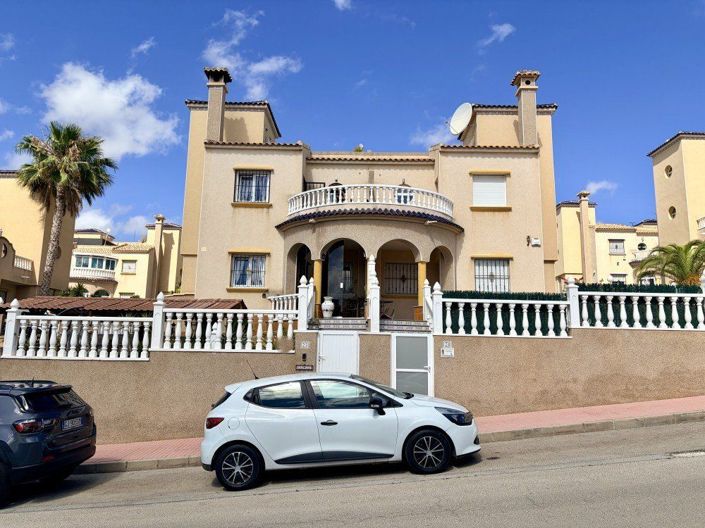 Image No.17-3 Bed House for sale