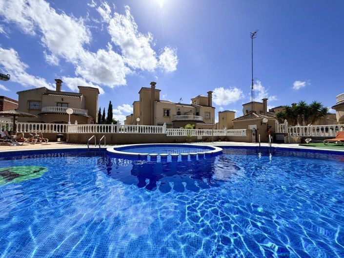 Image No.18-3 Bed House for sale