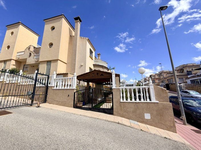 Image No.19-3 Bed House for sale