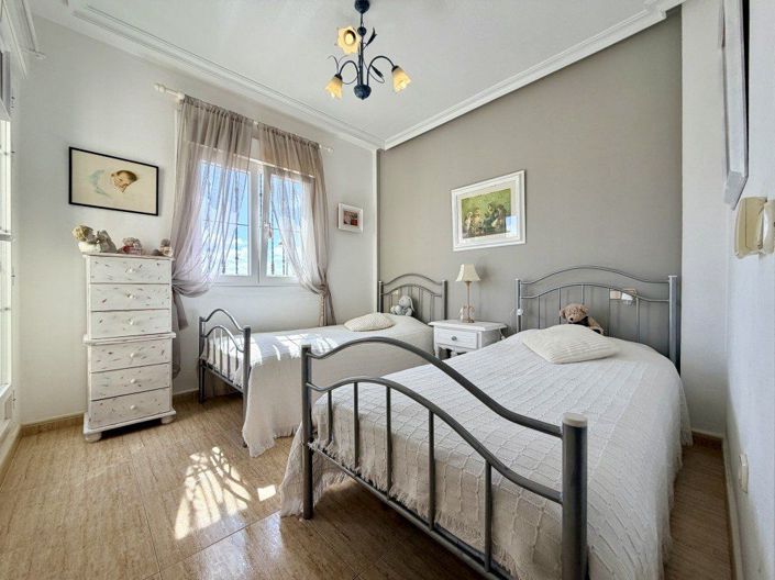 Image No.24-3 Bed House for sale