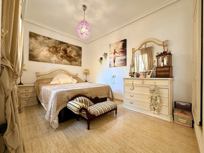Image No.25-3 Bed House for sale