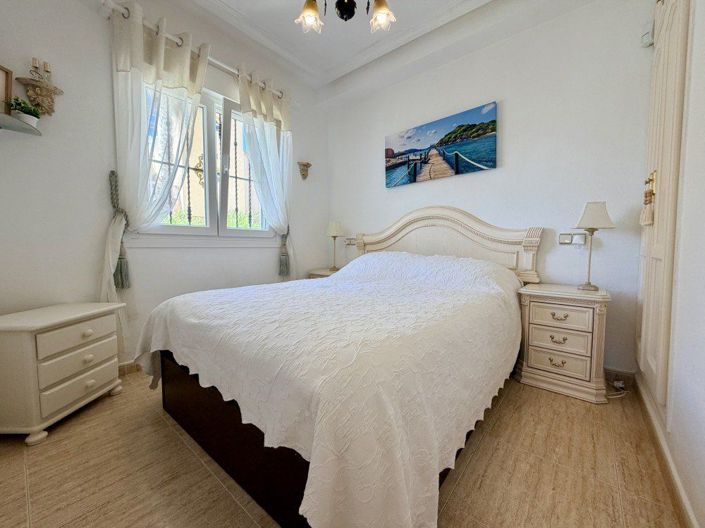 Image No.6-3 Bed House for sale