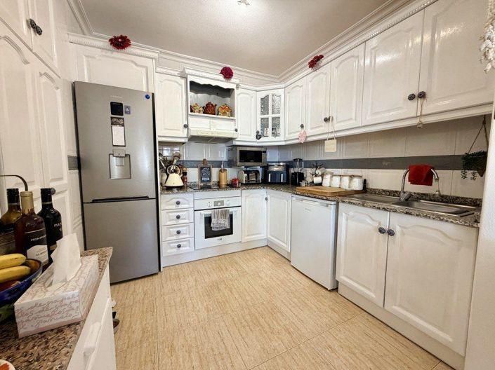 Image No.8-3 Bed House for sale