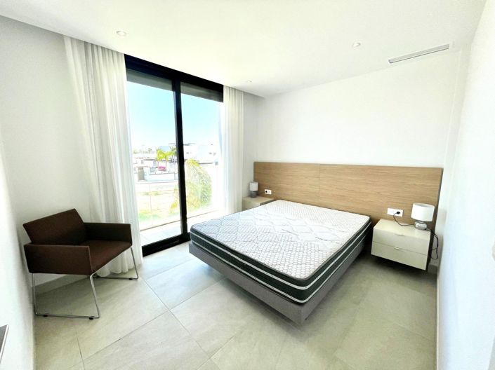 Image No.4-3 Bed Villa for sale