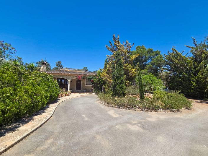 Image No.4-9 Bed Villa for sale