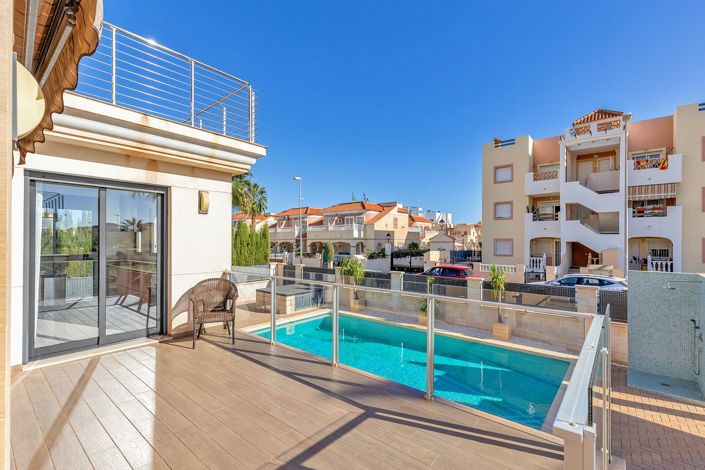Image No.3-5 Bed Villa for sale