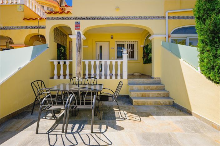 Image No.8-3 Bed House for sale