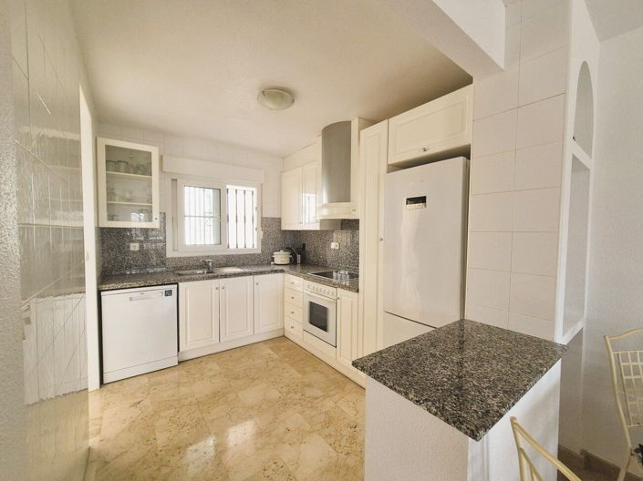 Image No.11-2 Bed House for sale