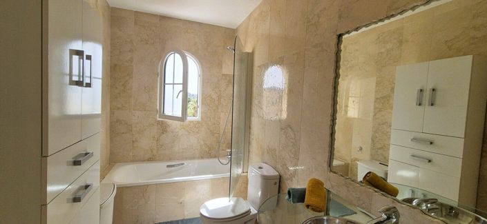 Image No.18-2 Bed House for sale