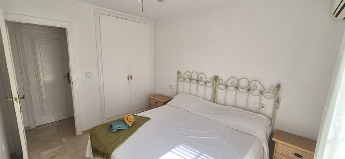 Image No.20-2 Bed House for sale