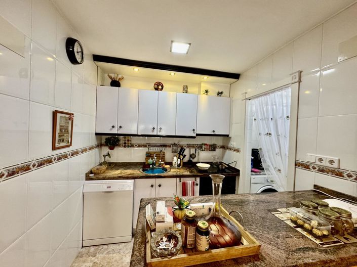 Image No.17-2 Bed House for sale