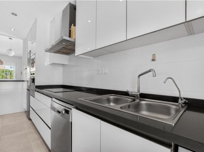 Image No.14-3 Bed House for sale