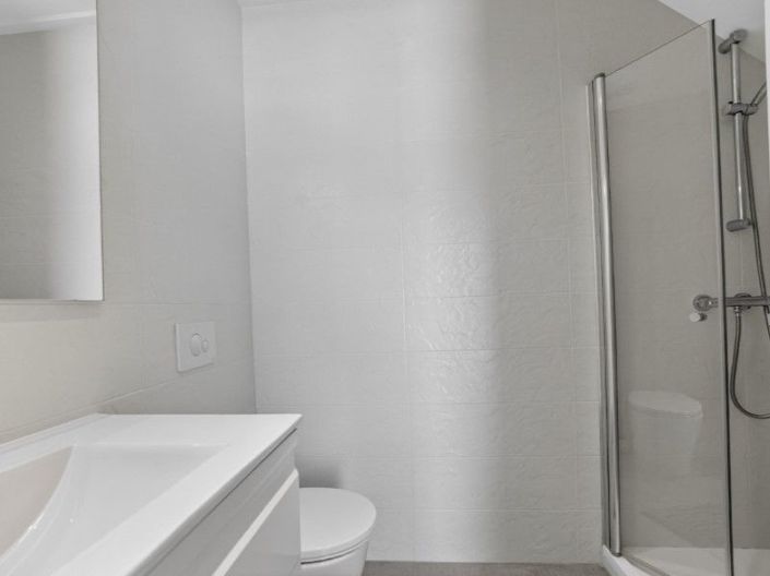 Image No.17-3 Bed House for sale