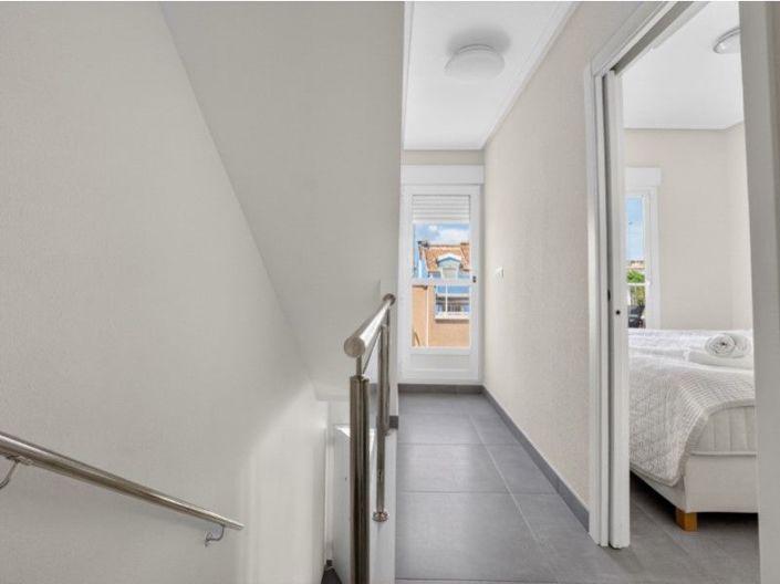 Image No.20-3 Bed House for sale