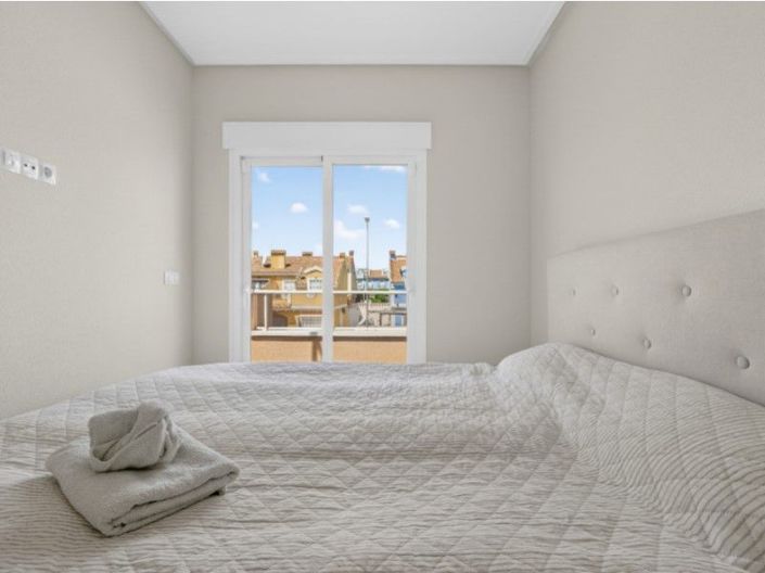Image No.25-3 Bed House for sale