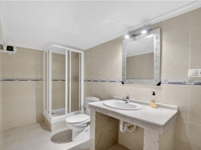 Image No.33-4 Bed House for sale
