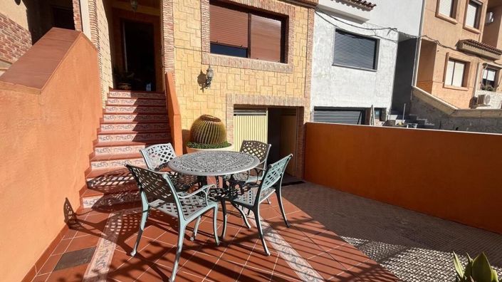 Image No.2-4 Bed House for sale