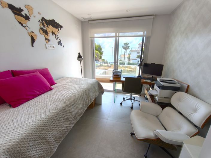 Image No.42-4 Bed Villa for sale