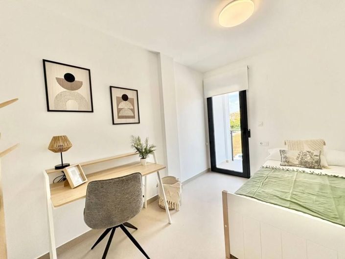 Image No.15-3 Bed Townhouse for sale