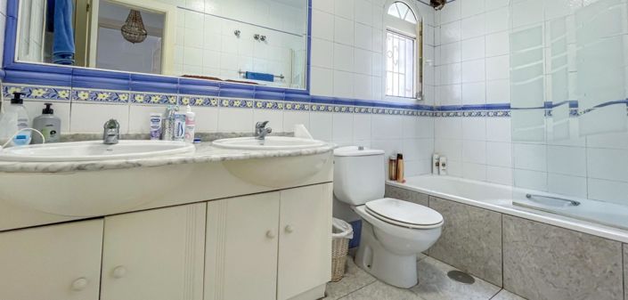 Image No.24-4 Bed Townhouse for sale