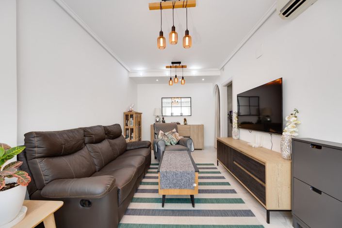 Image No.5-2 Bed House for sale