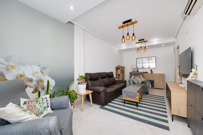 Image No.5-2 Bed House for sale