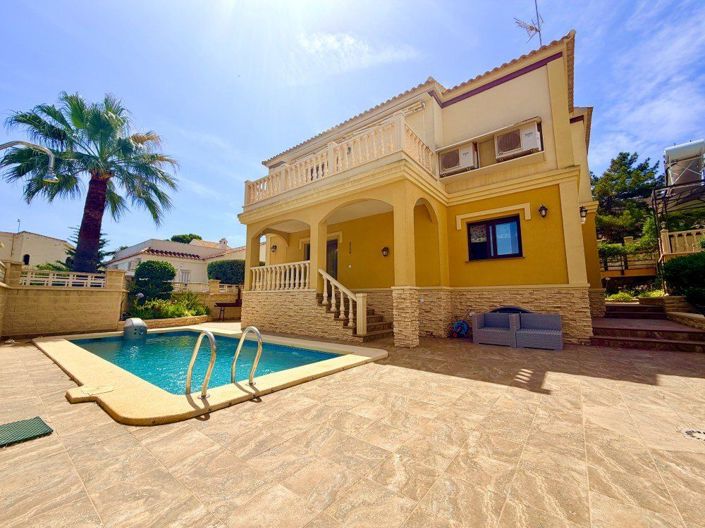 Image No.3-3 Bed Villa for sale