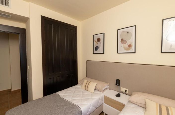 Image No.8-2 Bed Townhouse for sale