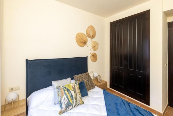 Image No.9-2 Bed Townhouse for sale