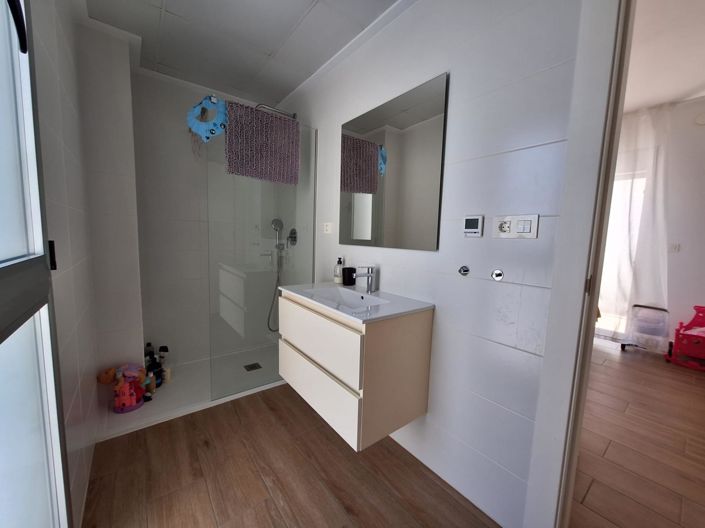 Image No.18-3 Bed Villa for sale
